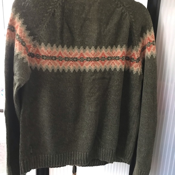 Woolrich. Dependable front zip mock turtleneck sweater. Design around chest. - Picture 4 of 9